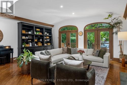 7 Glencairn Avenue, Toronto, ON - Indoor Photo Showing Living Room