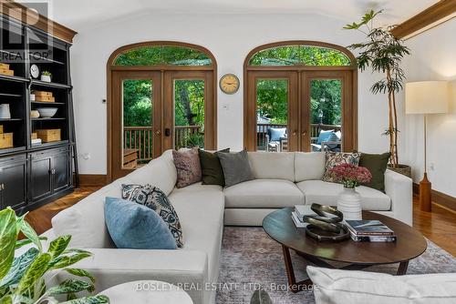 7 Glencairn Avenue, Toronto, ON - Indoor Photo Showing Living Room