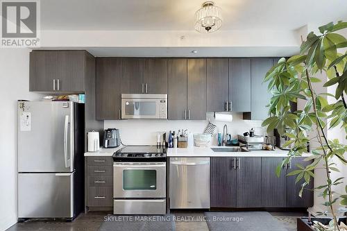 Ph15 - 370 Highway 7 E, Richmond Hill, ON - Indoor Photo Showing Kitchen