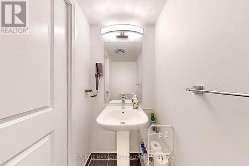 Ph15 - 370 Highway 7 E, Richmond Hill, ON - Indoor Photo Showing Bathroom