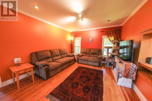 413 Nelson  Avenue, Nelson, BC - Indoor Photo Showing Living Room