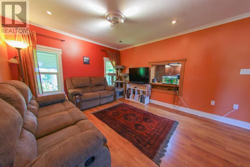 413 Nelson  Avenue, Nelson, BC - Indoor Photo Showing Living Room