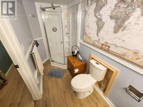 413 Nelson  Avenue, Nelson, BC - Indoor Photo Showing Bathroom