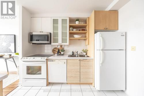 2711 - 600 Fleet Street, Toronto, ON - Indoor Photo Showing Kitchen With Double Sink