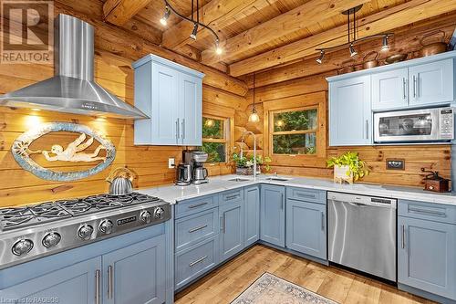 Mineral Alloy (colour from Benjamin Moore) - 15 Goble Place, Saugeen Shores, ON - Indoor Photo Showing Kitchen