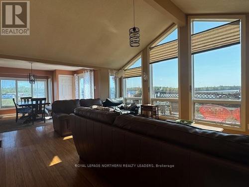 13435 Highway 101 E, Timmins, ON - Indoor Photo Showing Living Room