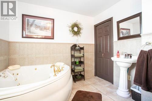 460 Red Pine Dr, Sault Ste. Marie, ON - Indoor Photo Showing Bathroom