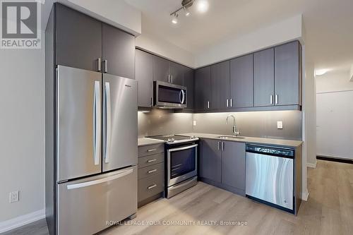 207 - 7895 Jane Street, Vaughan, ON - Indoor Photo Showing Kitchen