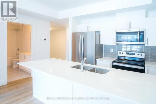 124 - 4 Kimberly Lane, Collingwood, ON - Indoor Photo Showing Kitchen With Double Sink With Upgraded Kitchen