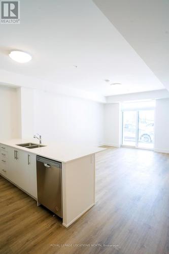 124 - 4 Kimberly Lane, Collingwood, ON - Indoor Photo Showing Kitchen With Double Sink