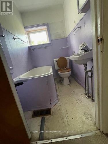 61 Wilkins Street, Quinte West, ON - Indoor Photo Showing Bathroom