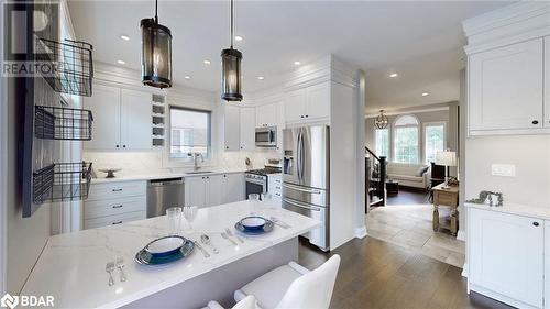 2187 Austin Court, Burlington, ON - Indoor Photo Showing Kitchen With Upgraded Kitchen