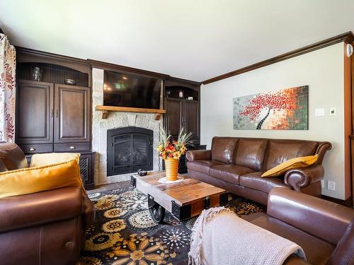 Living room - 2078 Ch. De Rive-De-La-Prairie, Stratford, QC - Indoor Photo Showing Living Room With Fireplace