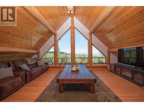 525 Bluenose Road, Vernon, BC - Indoor Photo Showing Living Room