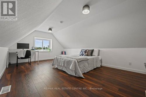 101 Charles Street E, Kitchener, ON - Indoor Photo Showing Bedroom