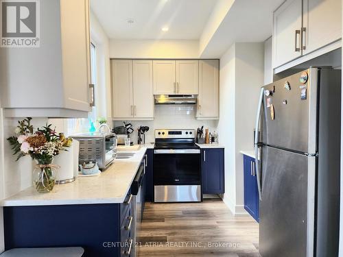 3 - 1 Bond Crescent, Richmond Hill, ON - Indoor Photo Showing Kitchen With Stainless Steel Kitchen