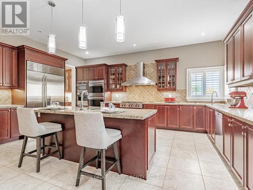 54 Viewmount Crescent, Brampton, ON - Indoor Photo Showing Kitchen With Upgraded Kitchen