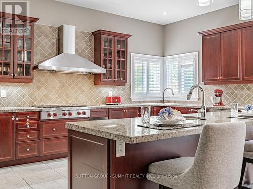 54 Viewmount Crescent, Brampton, ON - Indoor Photo Showing Kitchen With Upgraded Kitchen