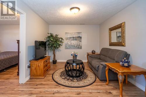 405 Minnie Street, North Huron, ON - Indoor Photo Showing Living Room