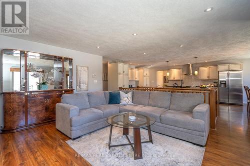 405 Minnie Street, North Huron, ON - Indoor Photo Showing Living Room