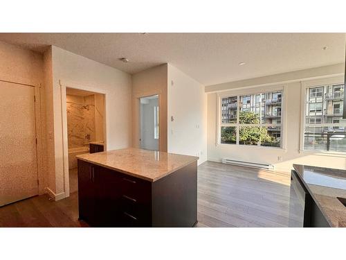 214 5504 Brydon Crescent, Langley, BC - Indoor Photo Showing Living Room