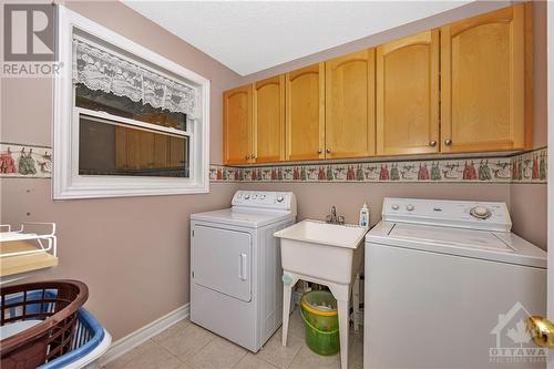 506 David Manchester Road, Carp, ON - Indoor Photo Showing Laundry Room