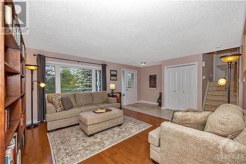 506 David Manchester Road, Carp, ON - Indoor Photo Showing Living Room