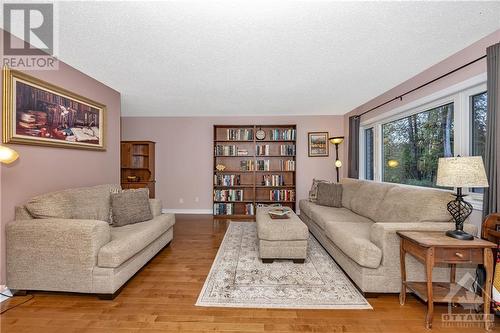 506 David Manchester Road, Carp, ON - Indoor Photo Showing Living Room