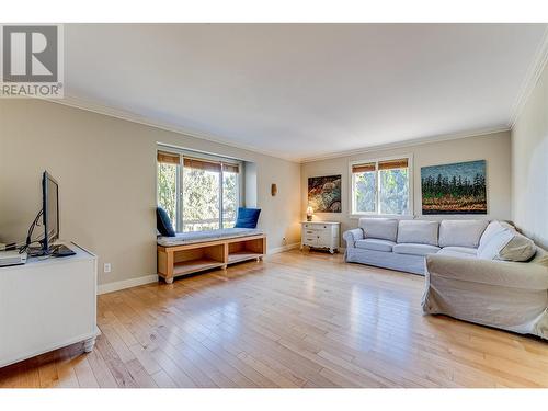 14103 Tamarack Drive, Coldstream, BC - Indoor Photo Showing Living Room