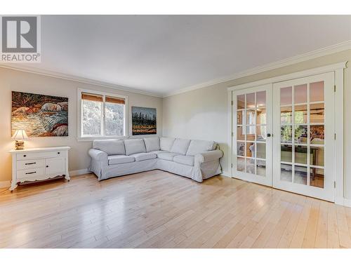 14103 Tamarack Drive, Coldstream, BC - Indoor Photo Showing Living Room