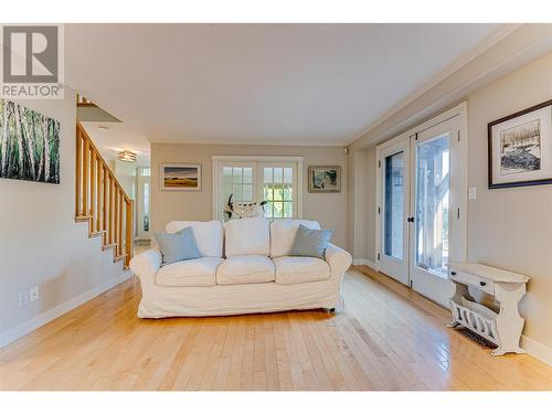 14103 Tamarack Drive, Coldstream, BC - Indoor Photo Showing Living Room