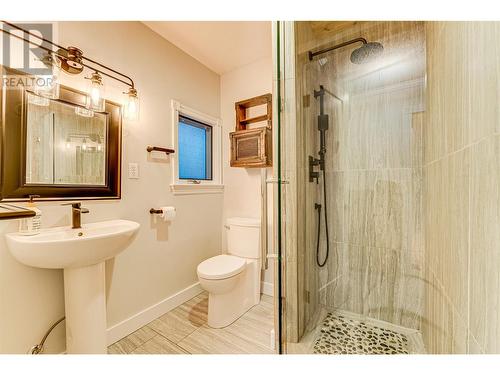 14103 Tamarack Drive, Coldstream, BC - Indoor Photo Showing Bathroom