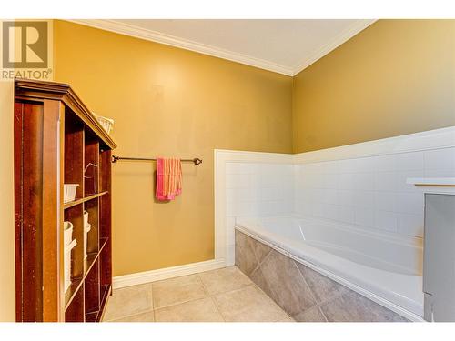 14103 Tamarack Drive, Coldstream, BC - Indoor Photo Showing Bathroom