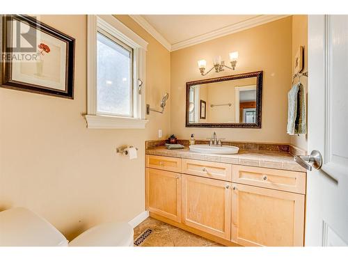 14103 Tamarack Drive, Coldstream, BC - Indoor Photo Showing Bathroom