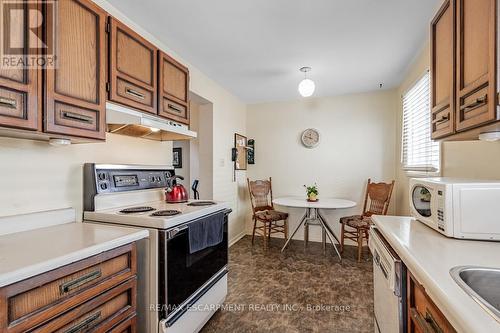 6930 Cordingley Crescent, Mississauga, ON - Indoor Photo Showing Kitchen