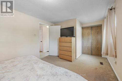 6930 Cordingley Crescent, Mississauga, ON - Indoor Photo Showing Bedroom