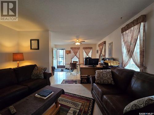 891 107Th Street, North Battleford, SK - Indoor Photo Showing Living Room