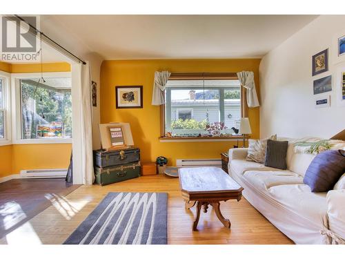 125 Chatham  Street, Nelson, BC - Indoor Photo Showing Living Room