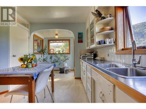 125 Chatham  Street, Nelson, BC - Indoor Photo Showing Kitchen With Double Sink