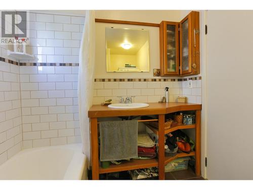 125 Chatham  Street, Nelson, BC - Indoor Photo Showing Bathroom