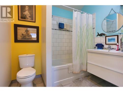 125 Chatham  Street, Nelson, BC - Indoor Photo Showing Bathroom