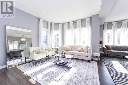 2 October Place, Brampton, ON - Indoor Photo Showing Living Room