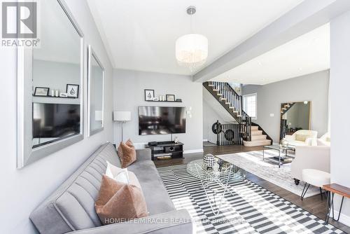 2 October Place, Brampton, ON - Indoor Photo Showing Living Room