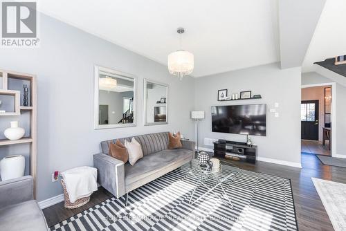 2 October Place, Brampton, ON - Indoor Photo Showing Living Room