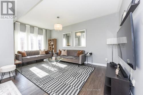 2 October Place, Brampton, ON - Indoor Photo Showing Living Room