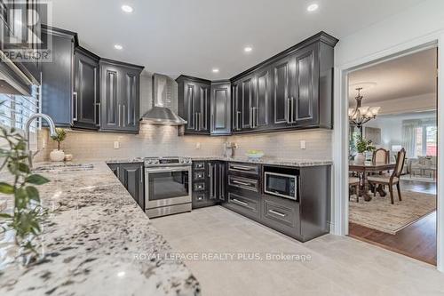 4252 Starlight Crescent, Mississauga, ON - Indoor Photo Showing Kitchen With Upgraded Kitchen