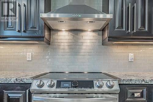 4252 Starlight Crescent, Mississauga, ON - Indoor Photo Showing Kitchen