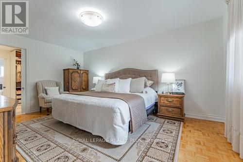 4252 Starlight Crescent, Mississauga, ON - Indoor Photo Showing Bedroom