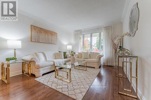 4252 Starlight Crescent, Mississauga, ON - Indoor Photo Showing Living Room