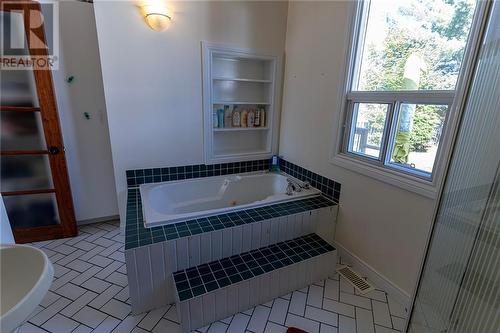 623 Stafford Street, Pembroke, ON - Indoor Photo Showing Bathroom